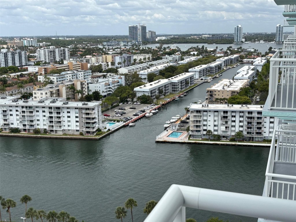 WINSTON TOWERS 500 - Residential