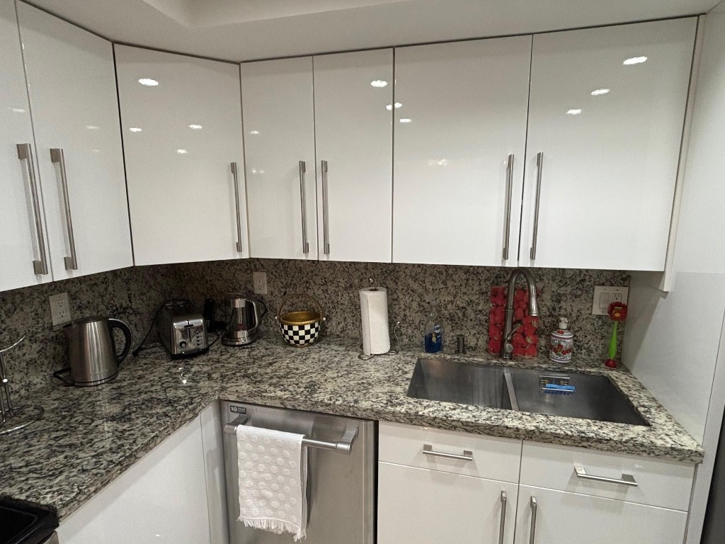 WINSTON TOWERS 500 - Residential