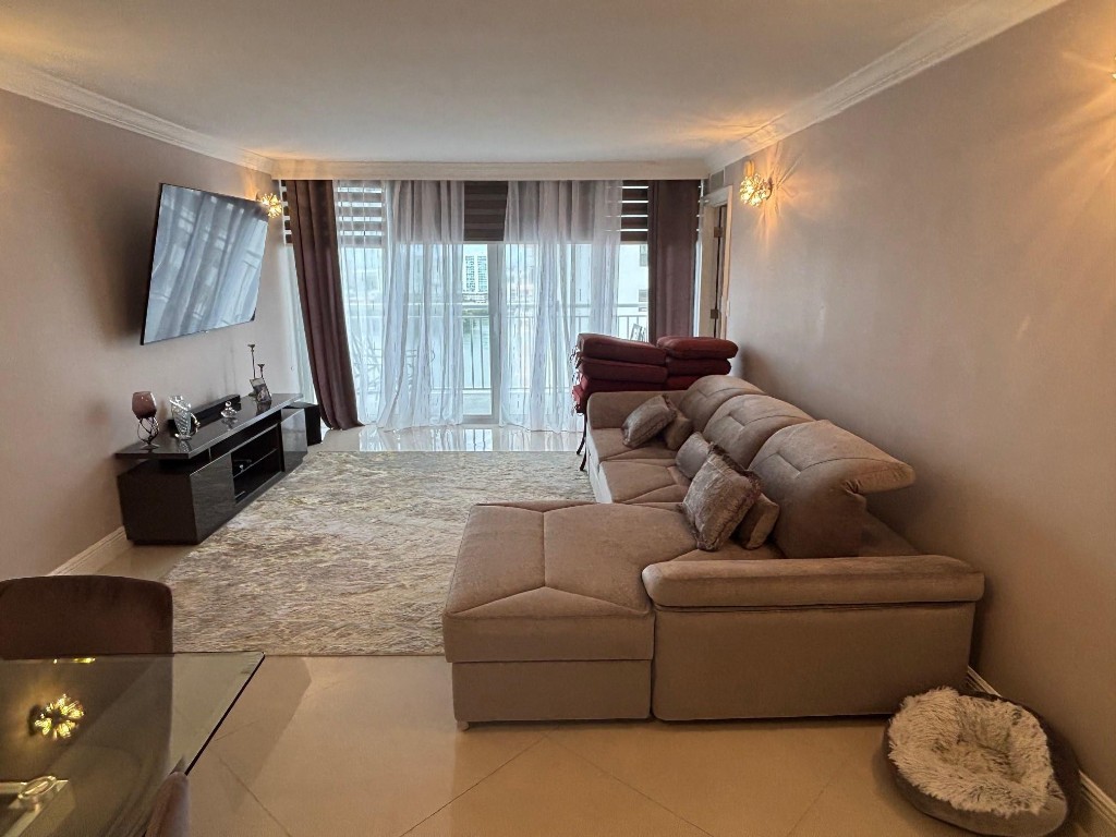 WINSTON TOWERS 500 - Residential