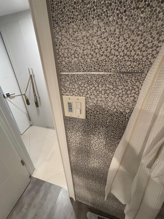 WINSTON TOWERS 500 - Residential