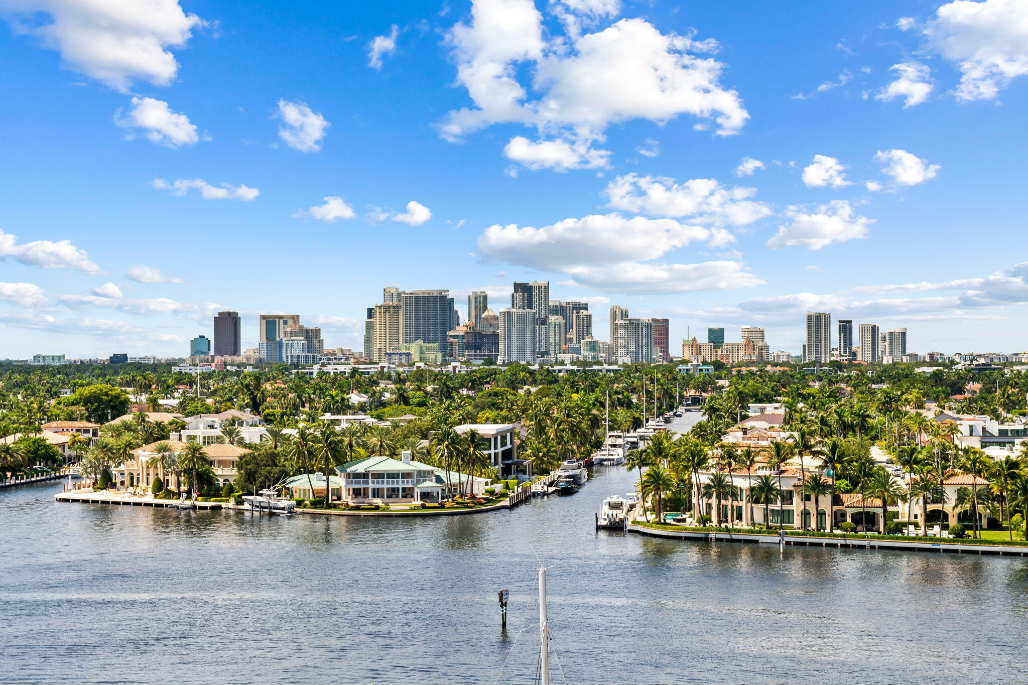 153 N Seabreeze Boulevard 704