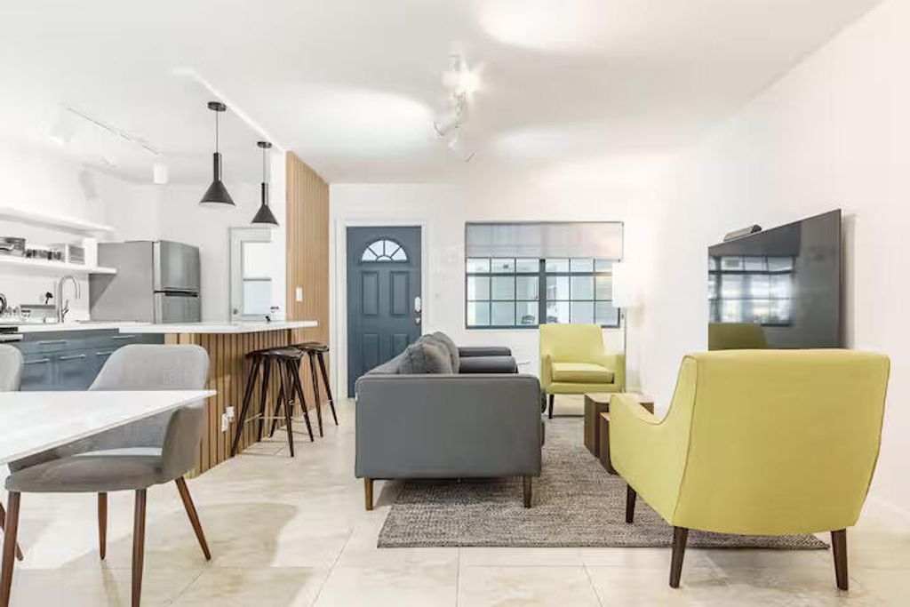 Photo of 2404 NE Ne 33rd Ave #4, Fort Lauderdale, FL 33305 (MLS # R11164854)