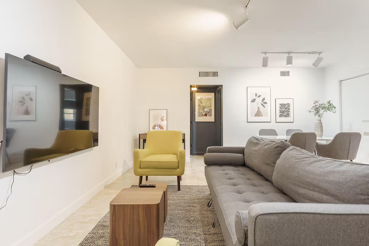 2404 NE Ne 33rd Ave Avenue 4