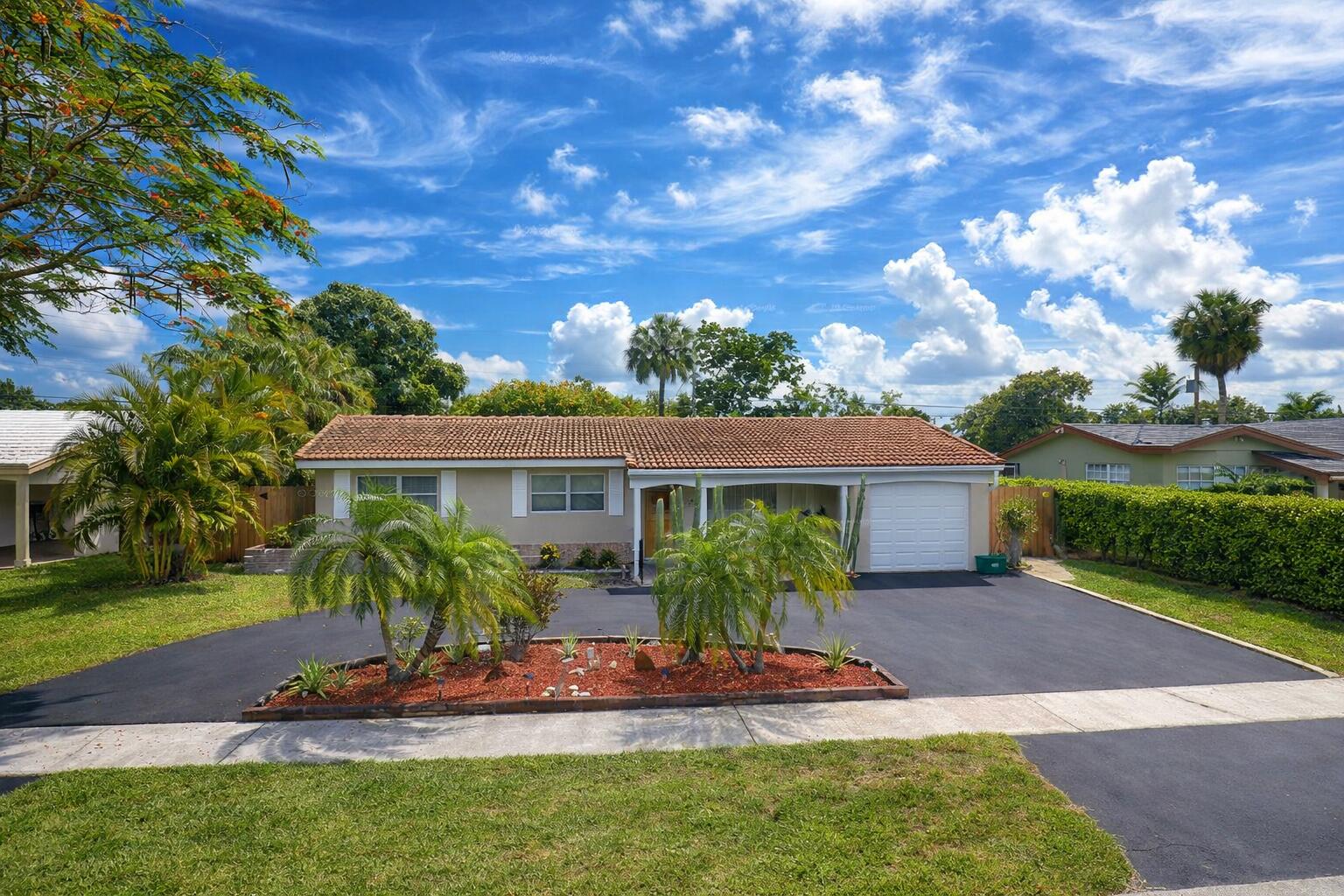 IMPERIAL POINT 1 - Residential