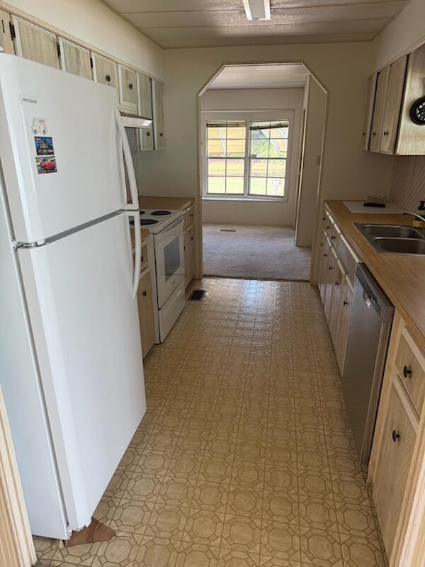 SPANISH LAKES GOLF VILLAG - Residential