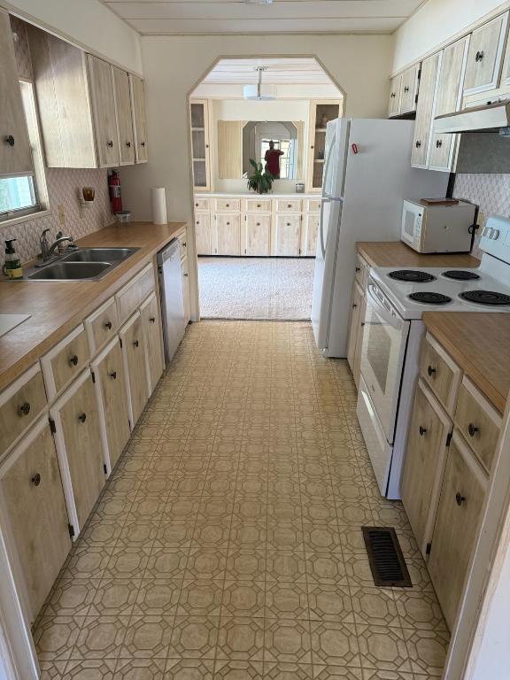 SPANISH LAKES GOLF VILLAGE - Residential