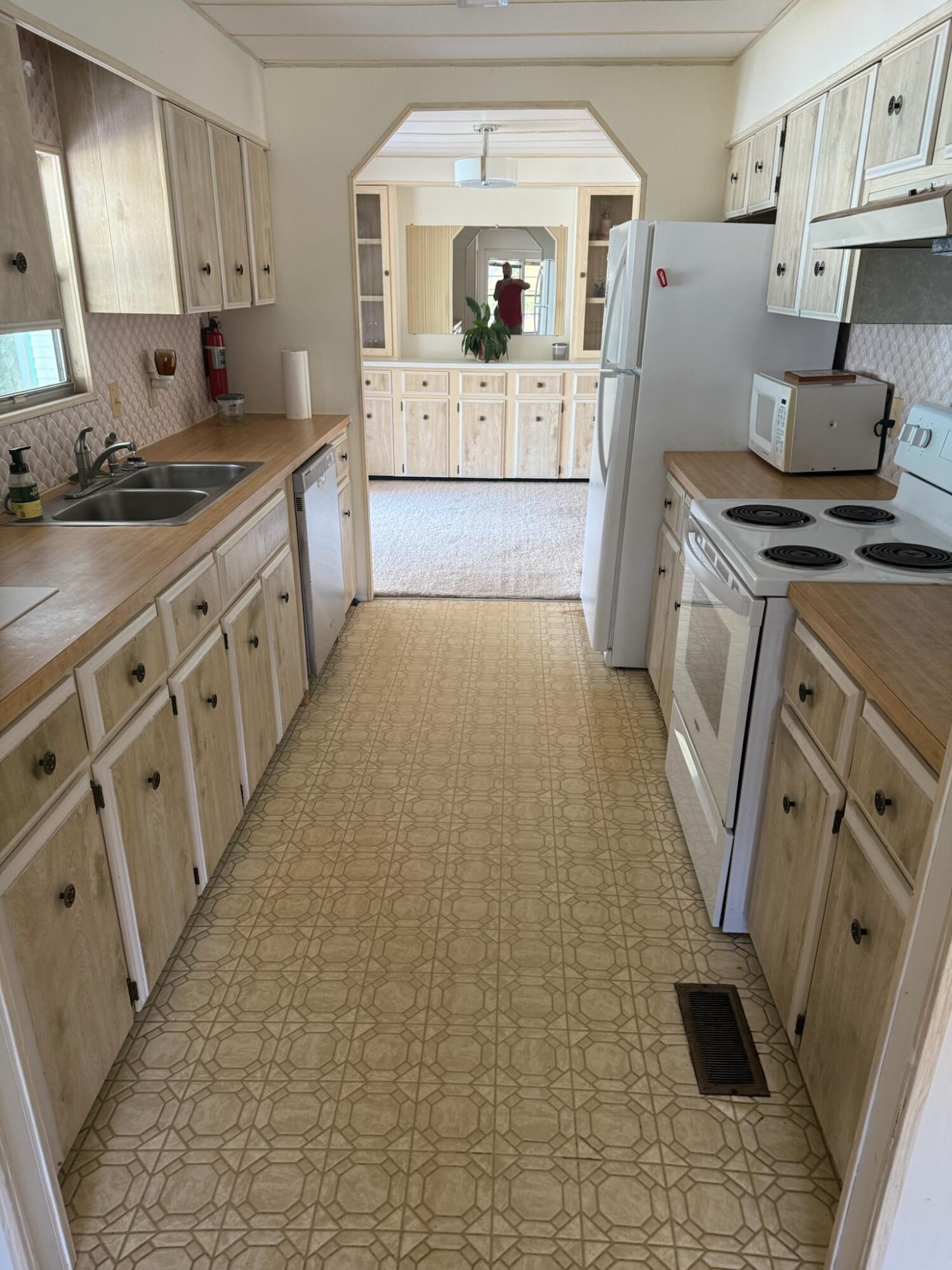 SPANISH LAKES GOLF VILLAG - Residential