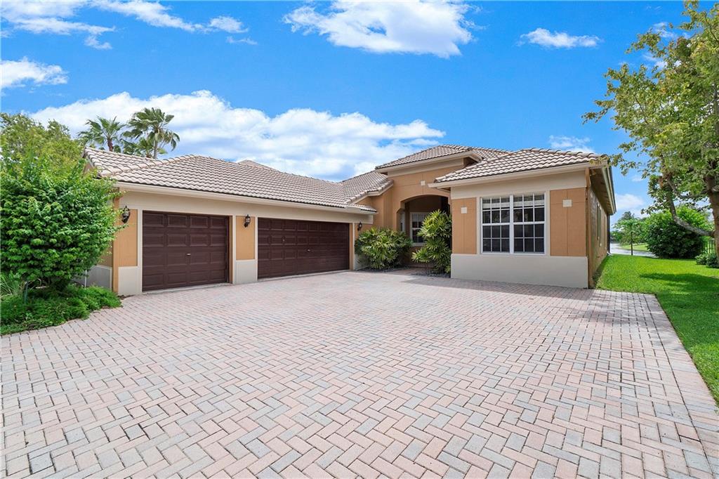 PARKLAND ISLES - Residential