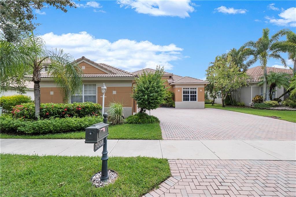 PARKLAND ISLES - Residential