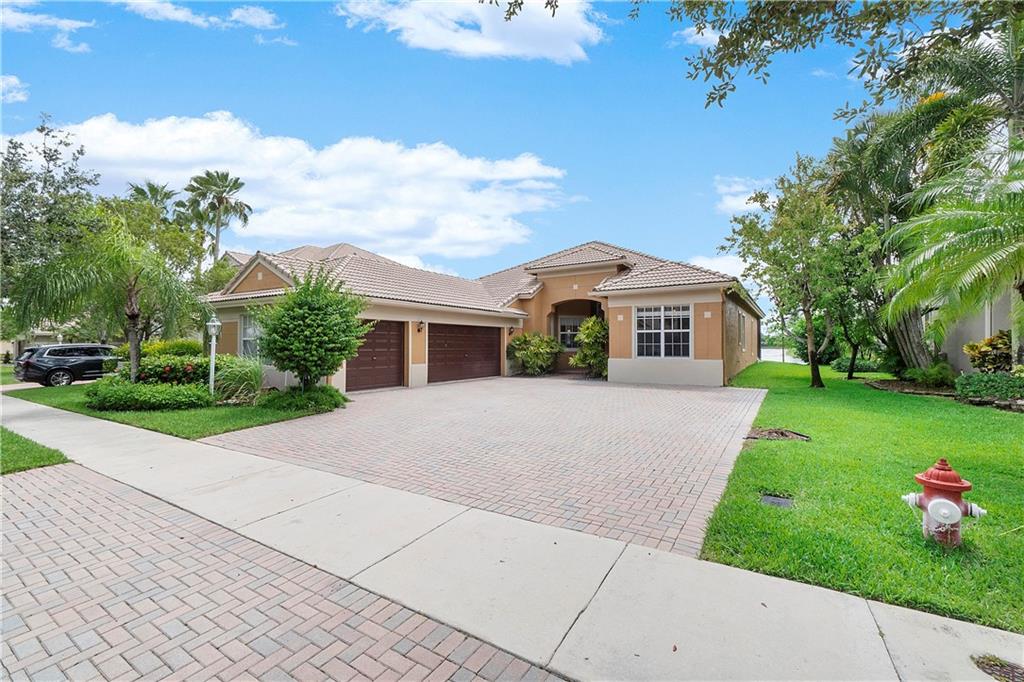 PARKLAND ISLES - Residential