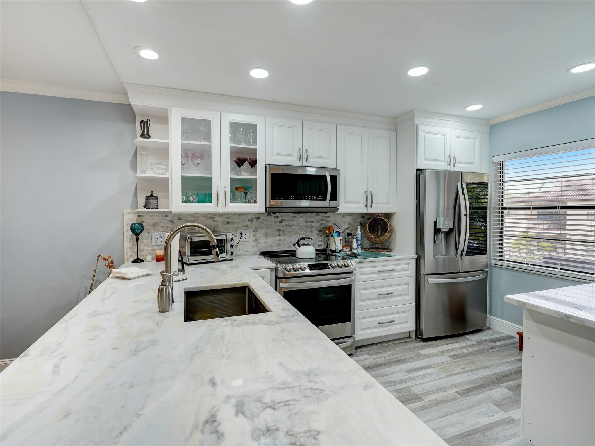 9261 Vista Del Lago 19F