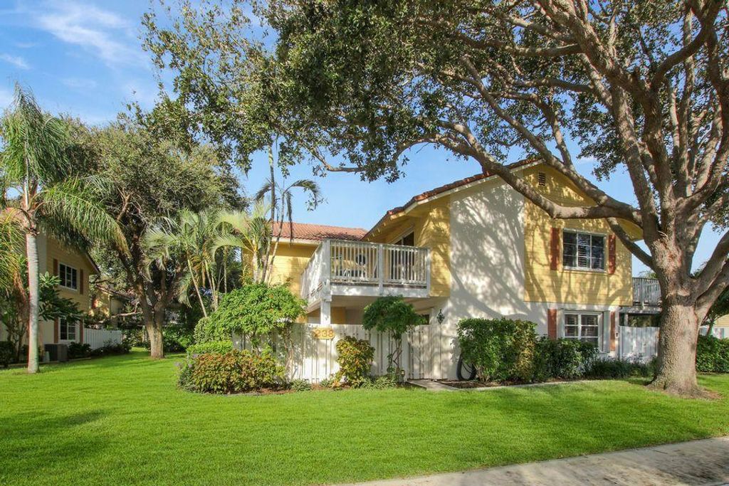 Photo of 238 Seabreeze Circle, Jupiter, FL 33477 (MLS # R10957493)