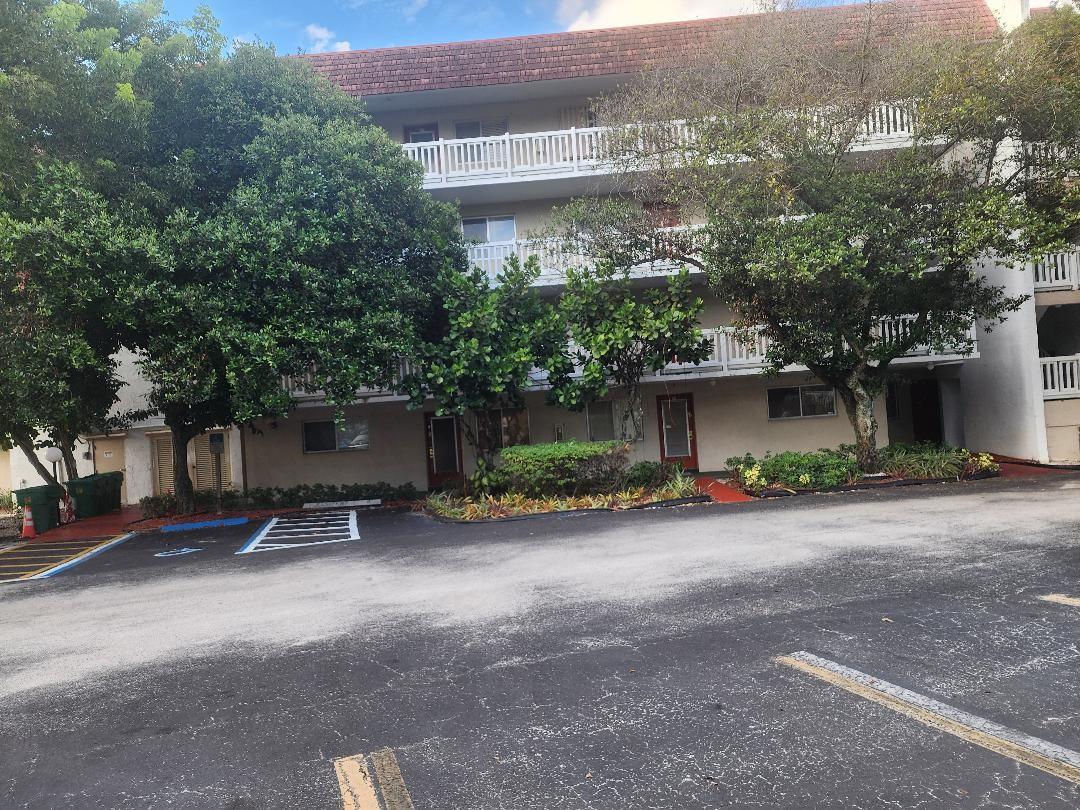 Beautiful 2 bedroom 2 bath condo move in ready. Located in a 55+ community of Las vistas. Community offers lots of amenities. This unit also includes WASHER and DRYER. Please call and schedule.