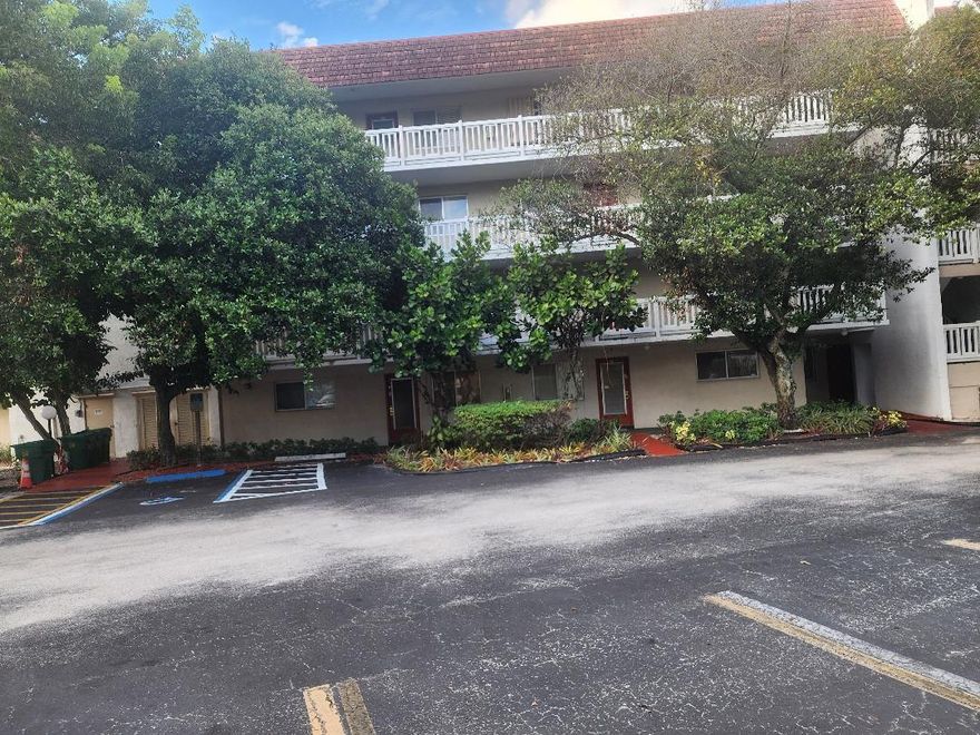 Beautiful 2 bedroom 2 bath condo move in ready. Located in a 55+ community of Las vistas. Community offers lots of amenities. This unit also includes WASHER and DRYER. Please call and schedule.