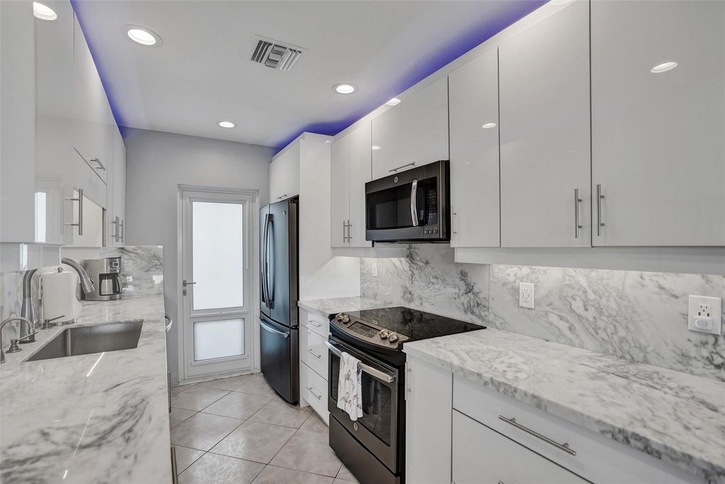 Photo of 105 NE 19th Avenue #452, Deerfield Beach, FL 33441 (MLS # F10512535)