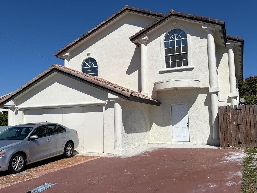 Photo of 472 NW 2nd Terrace, Deerfield Beach, FL 33441 (MLS # B26005507)