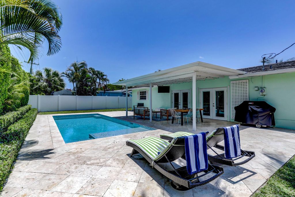 Photo of 45 Willow Road, Tequesta, FL 33469 (MLS # R11002222)