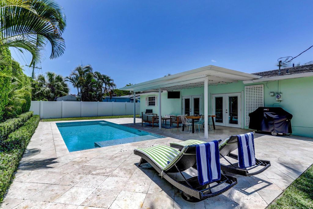 Photo of 45 Willow Road, Tequesta, FL 33469 (MLS # R11002222)