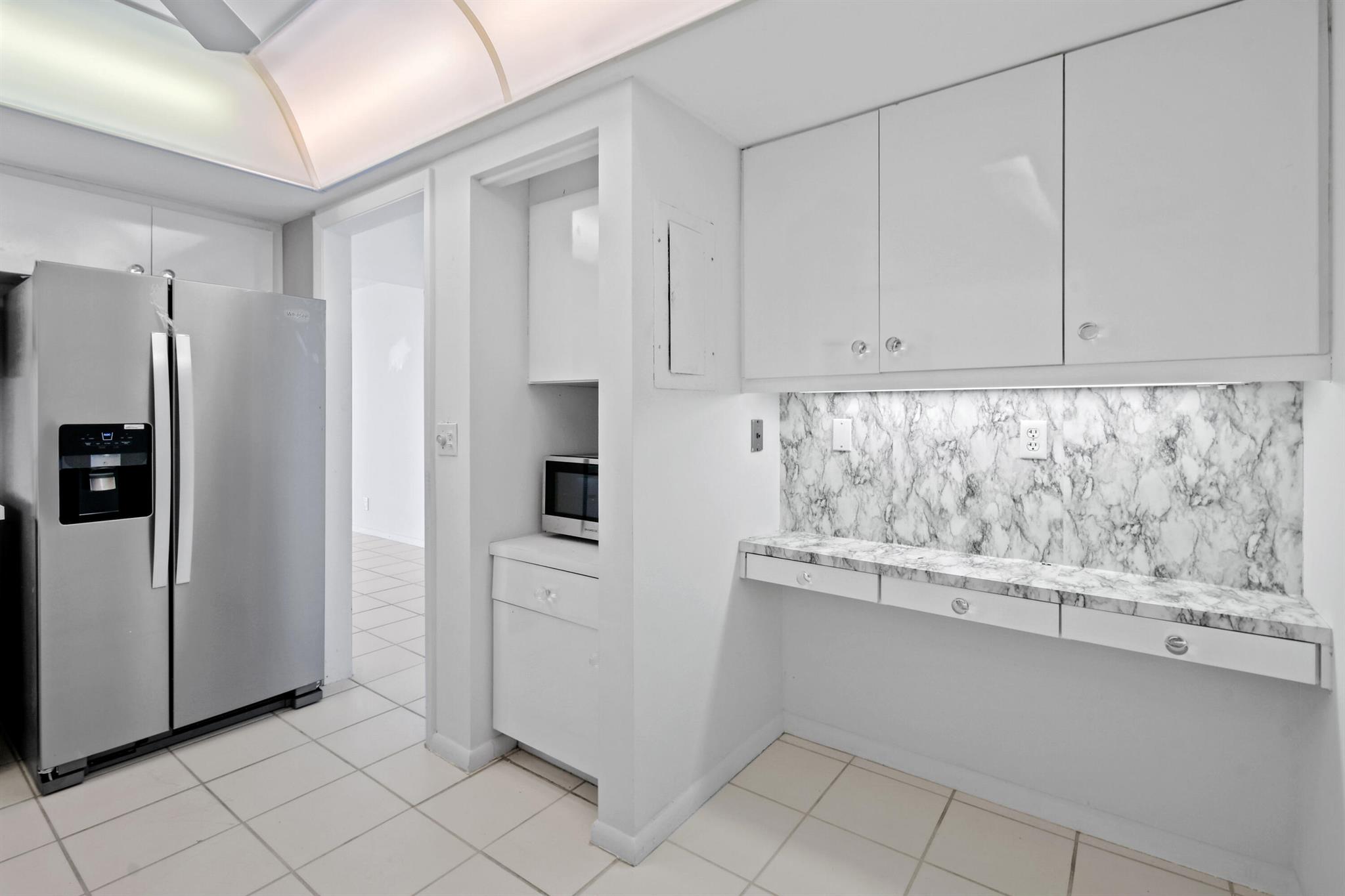 View photos, virtual tours, details... 2425 Presidential Way 801