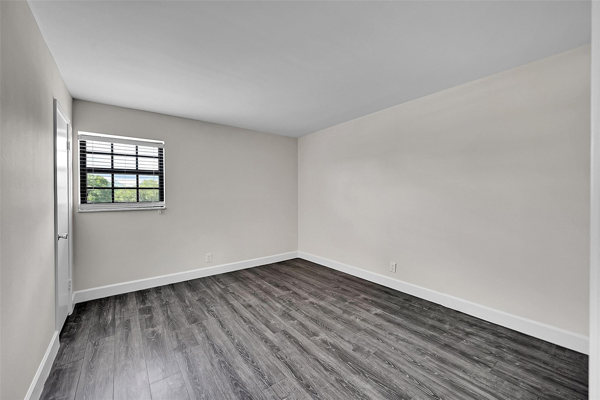 905 NE 28th St 202