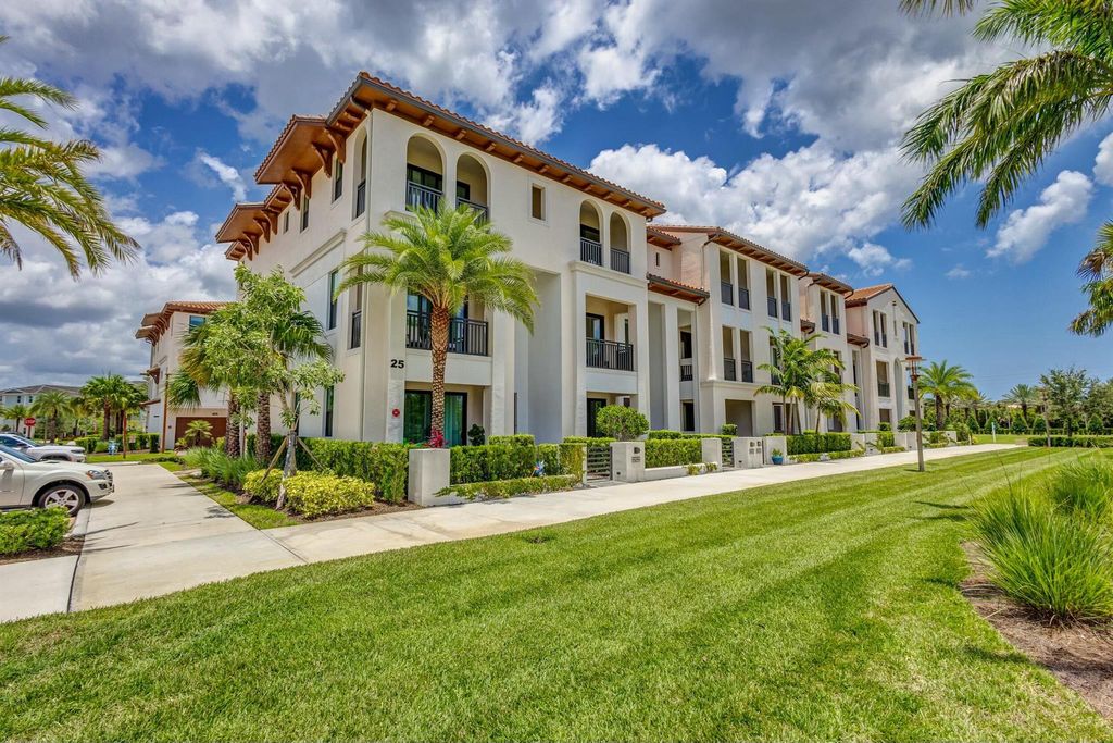 Photo of 12520 Gross Pointe Drive, Palm Beach Gardens, FL 33418 (MLS # R11082416)