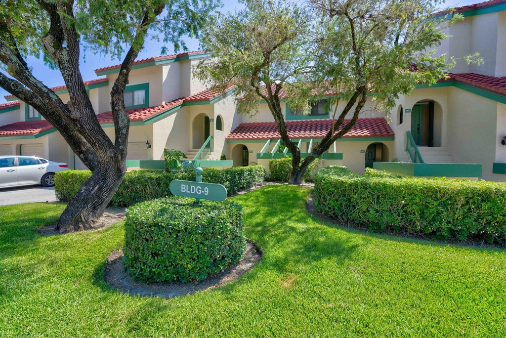 Photo of 9 Lexington Lane #B, Palm Beach Gardens, FL 33418 (MLS # R10909364)