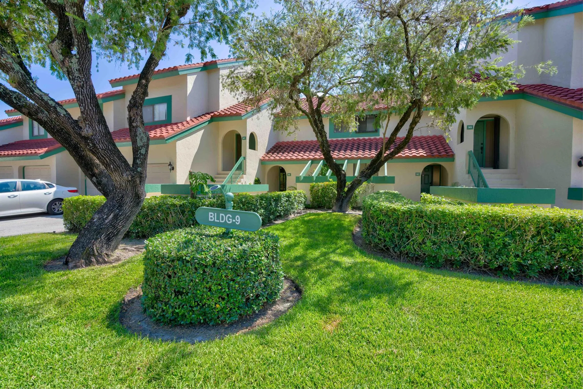 9 Lexington Ln Unit B  