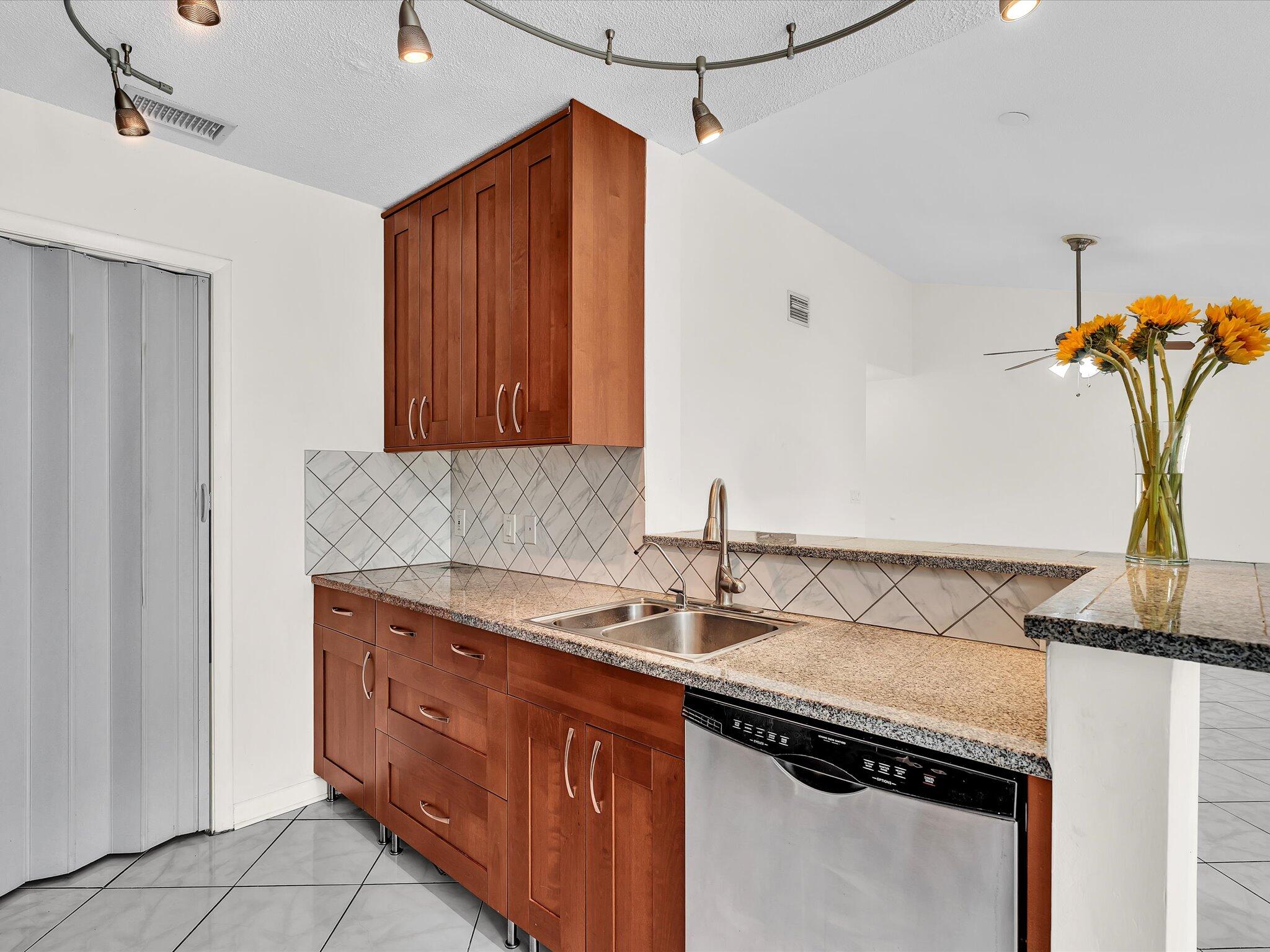 CASABLANCA ISLES CONDO - Residential Lease