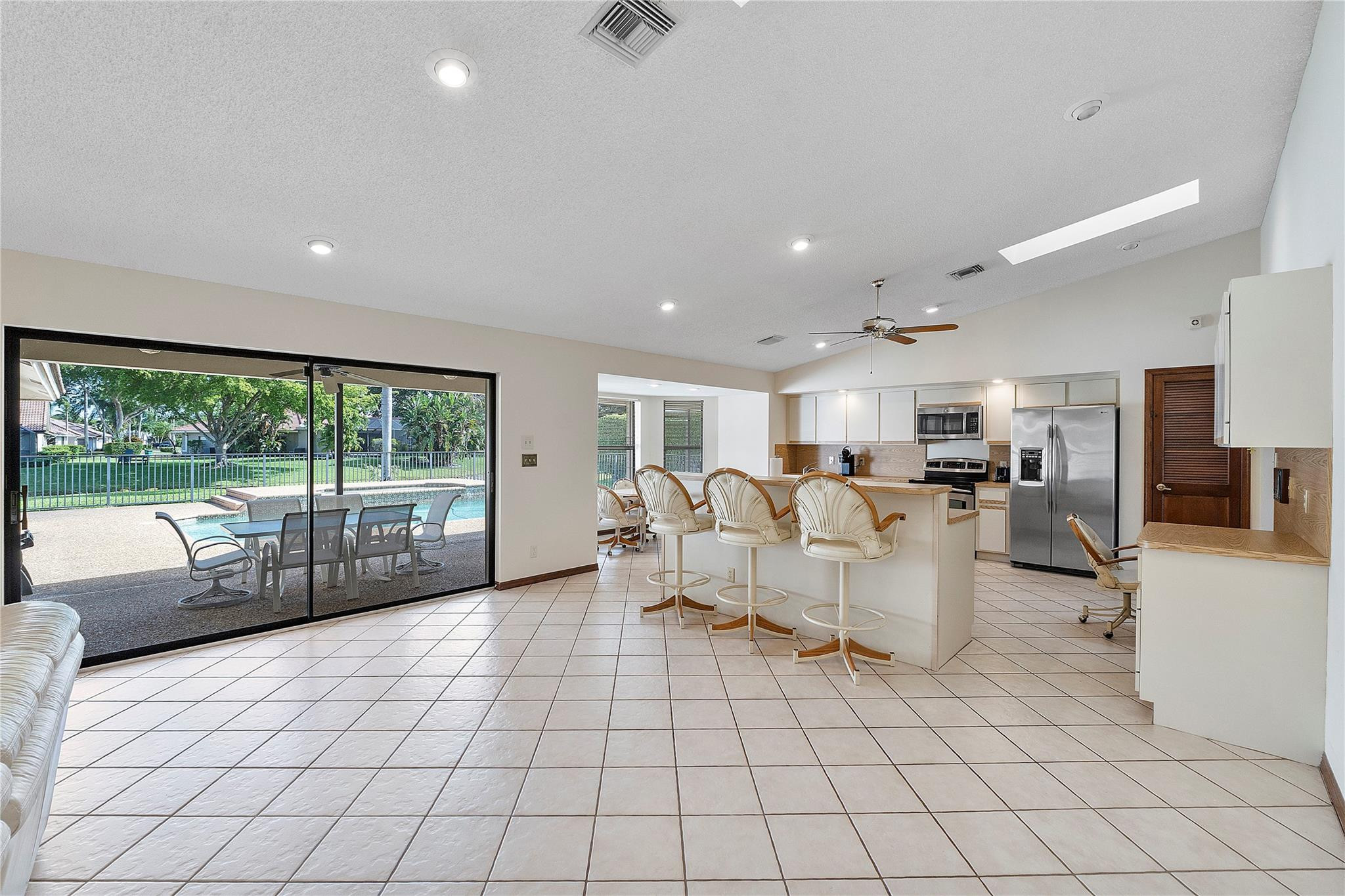 Pine Ridge 112-37 B - Residential