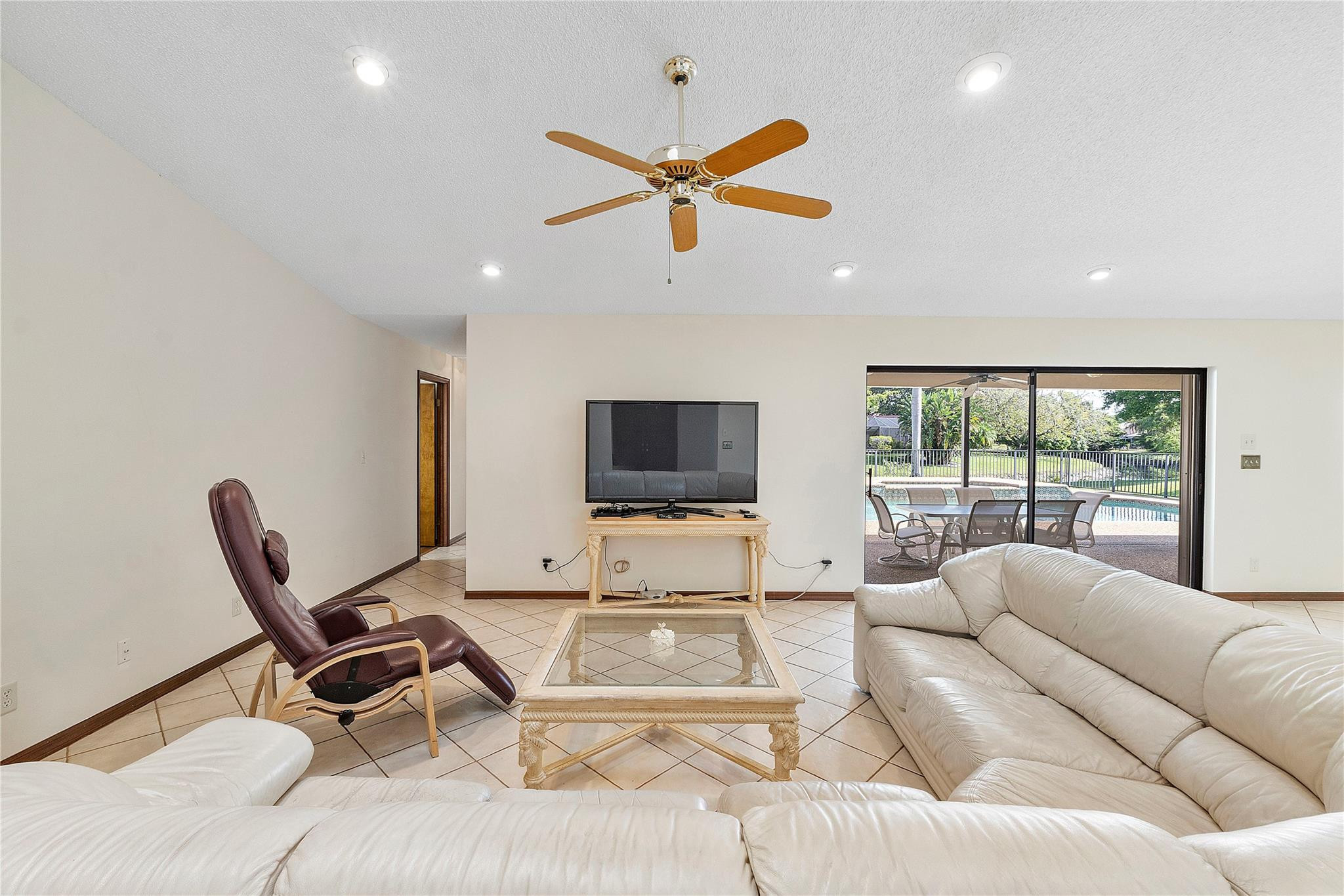 Pine Ridge 112-37 B - Residential