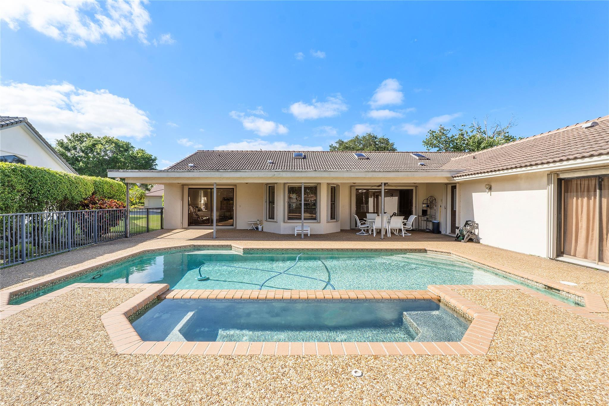 Pine Ridge 112-37 B - Residential