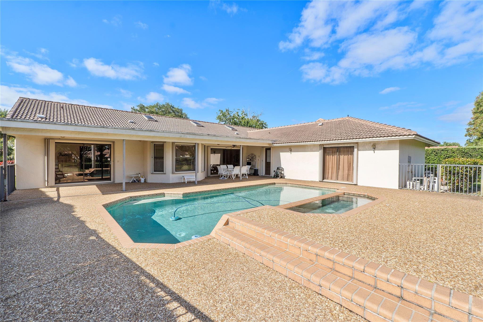 Pine Ridge 112-37 B - Residential