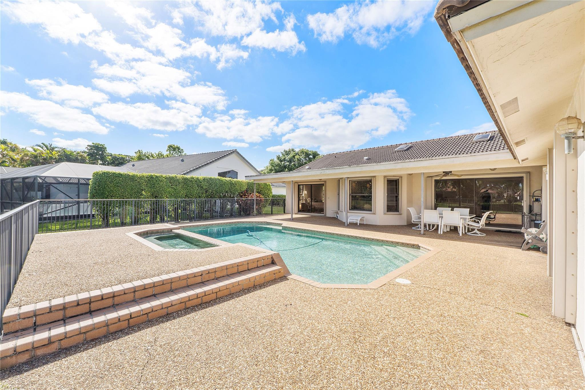 Pine Ridge 112-37 B - Residential