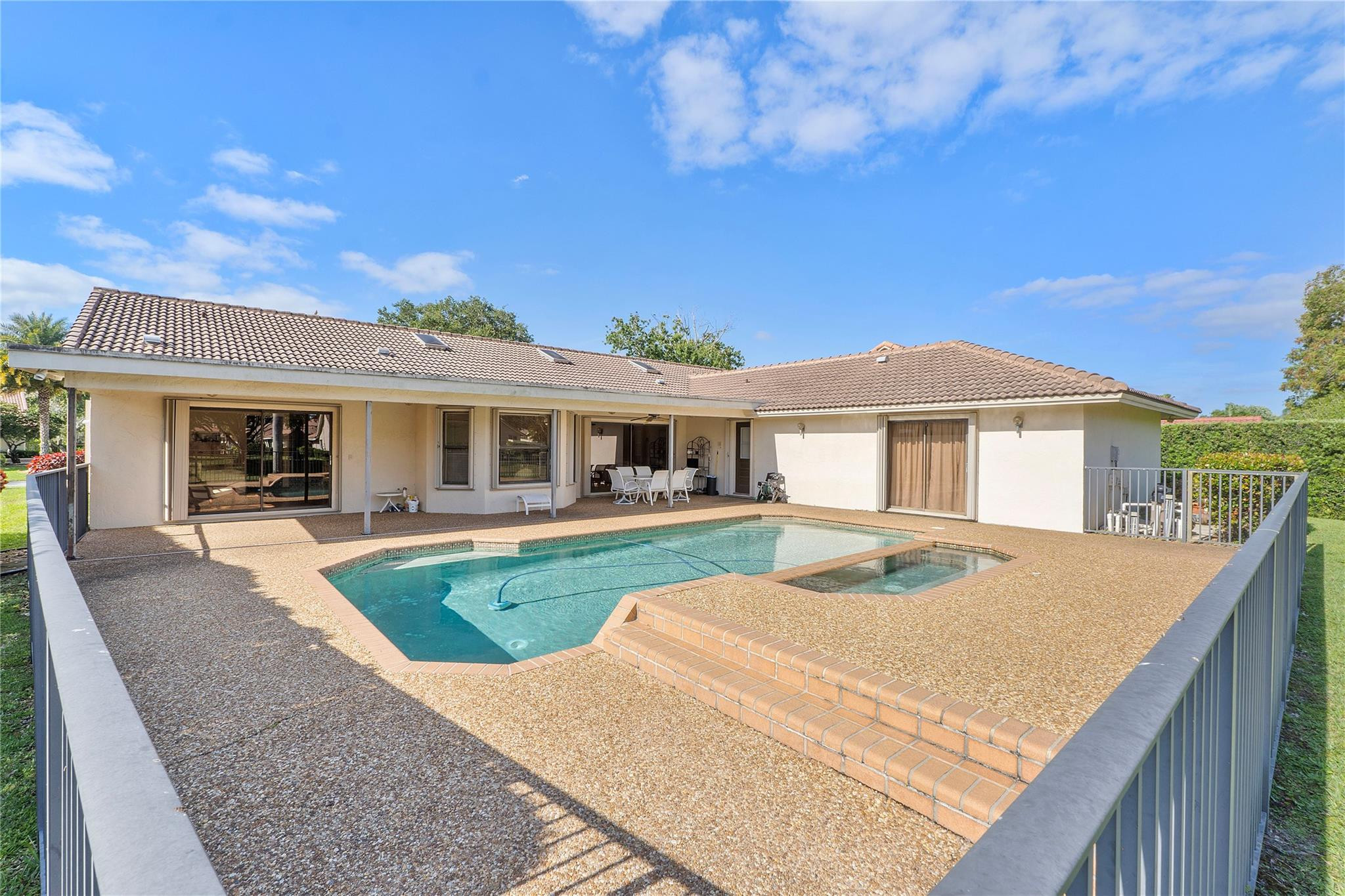 Pine Ridge 112-37 B - Residential