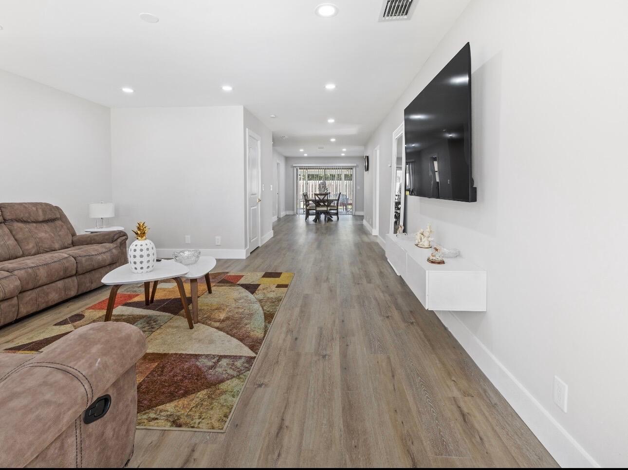 SOUTH SHORE 1 OF WELLINGT - Residential Lease