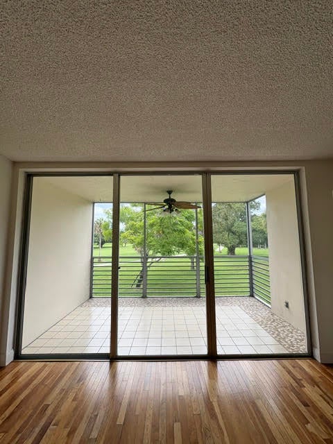 3800 Oaks Clubhouse Drive Unit 211