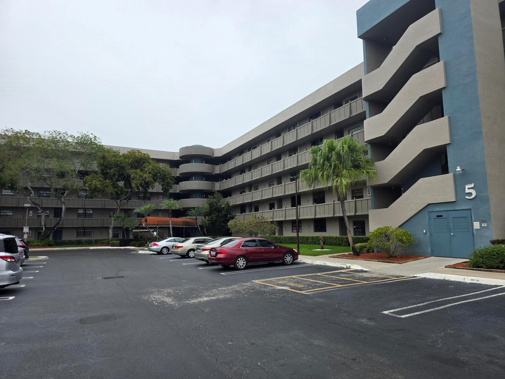 COLONY POINT - Residential