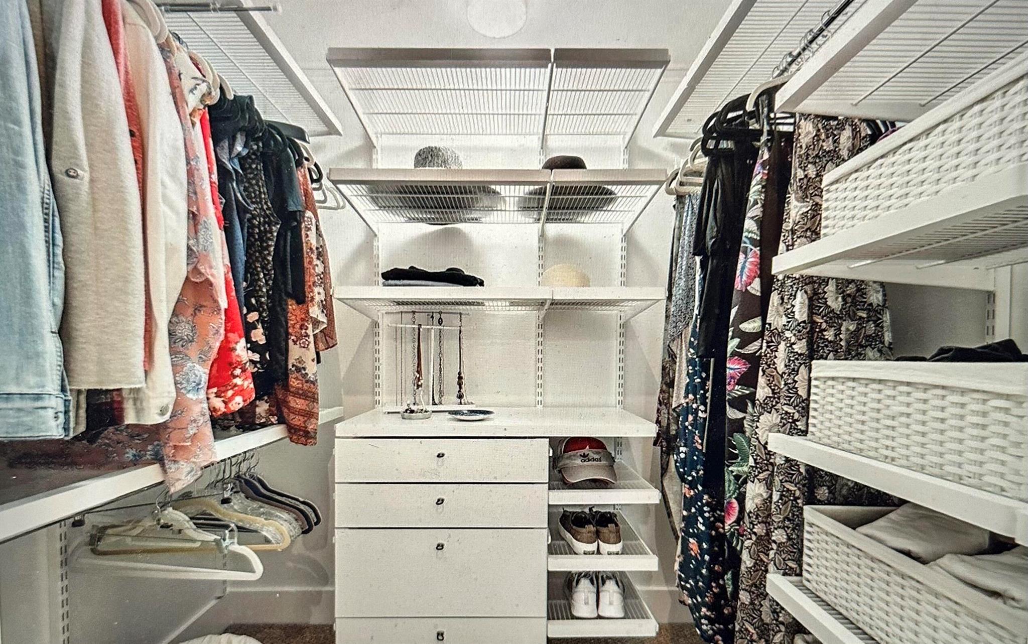 HYPOLUXOS MARINERS CAY CO - Residential