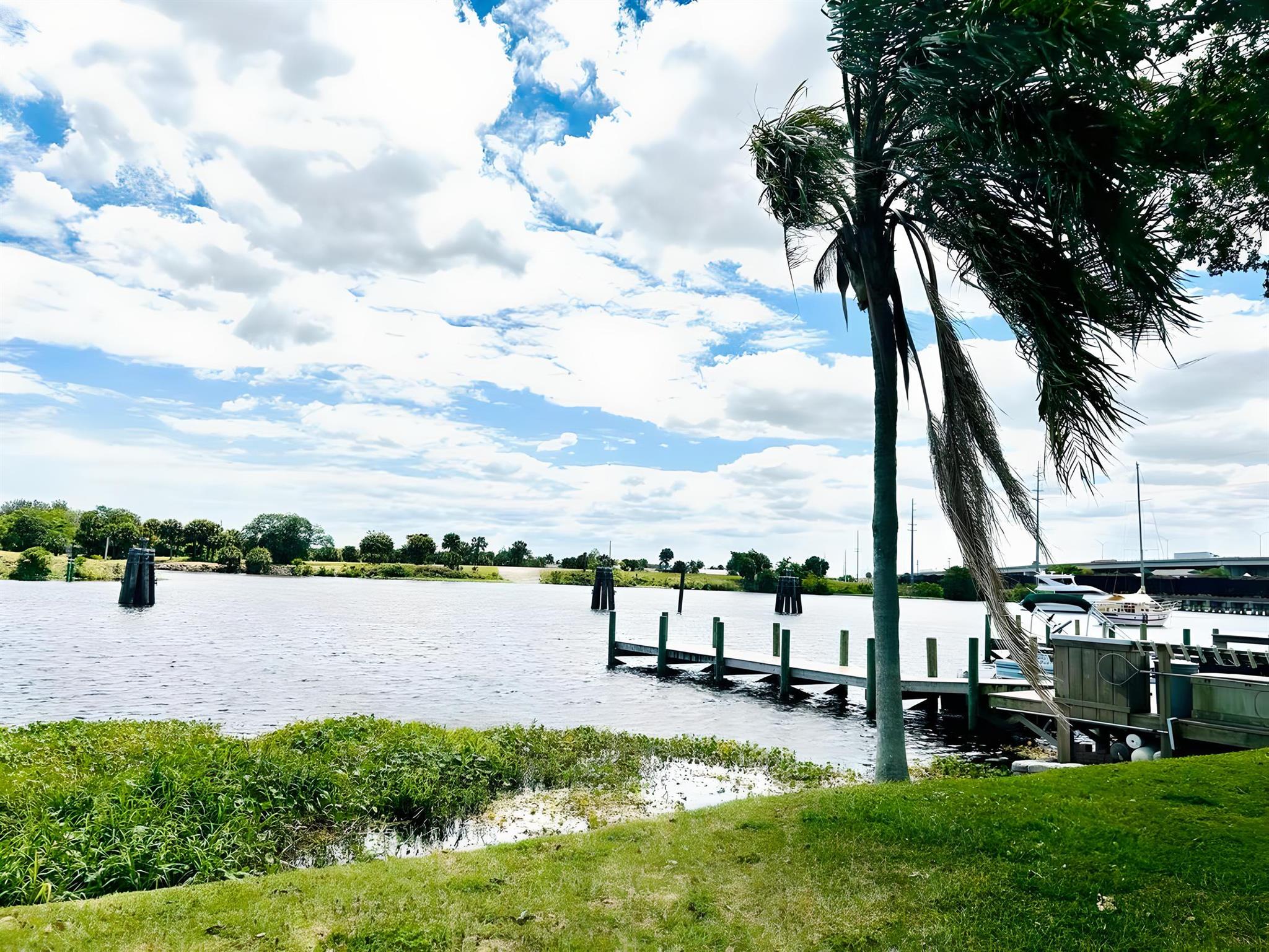 MOORE HAVEN YACHT CLUB - Residential