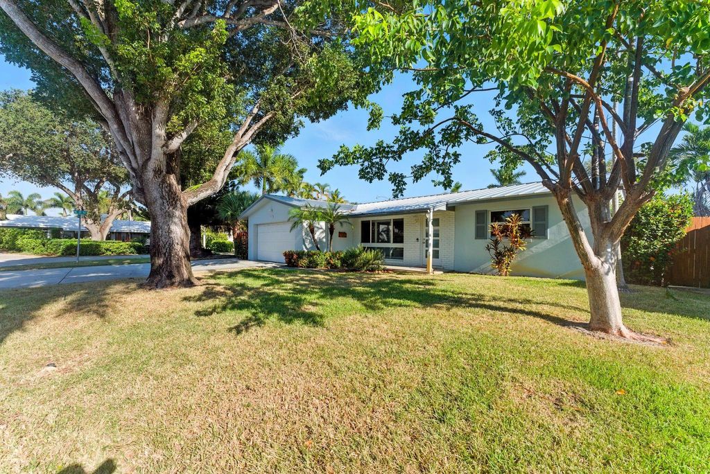 Photo of 1531 NE 59th Pl, Fort Lauderdale, FL 33334 (MLS # F10522838)