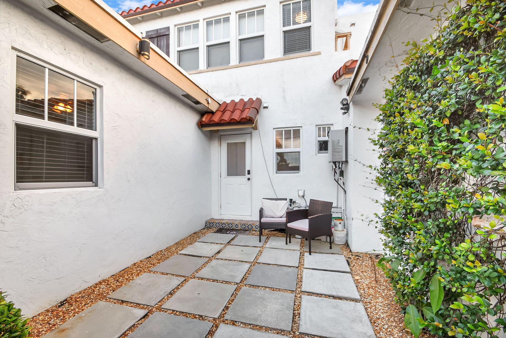 LAKE WORTH TOWN OF - Residential