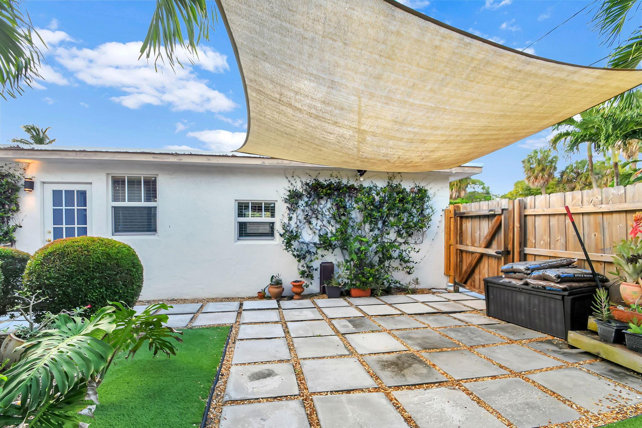 LAKE WORTH TOWN OF - Residential