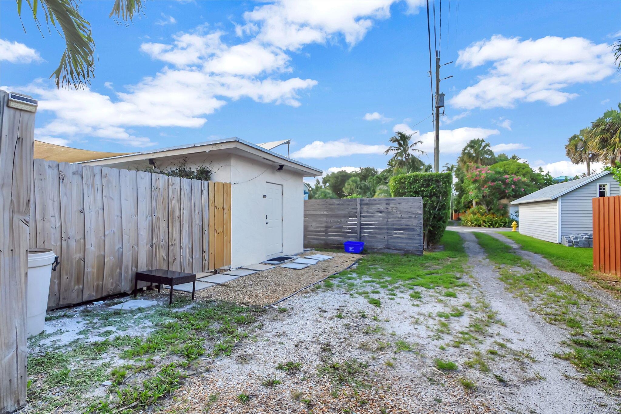 LAKE WORTH TOWN OF - Residential