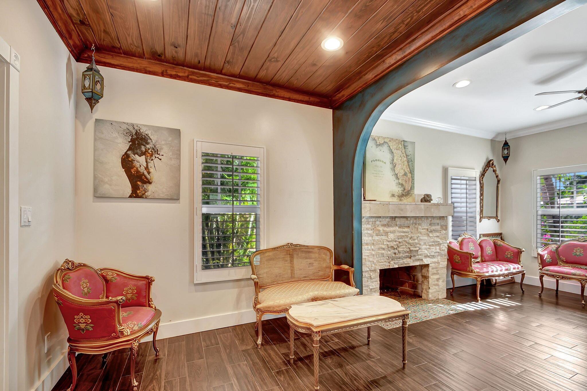 LAKE WORTH TOWN OF - Residential