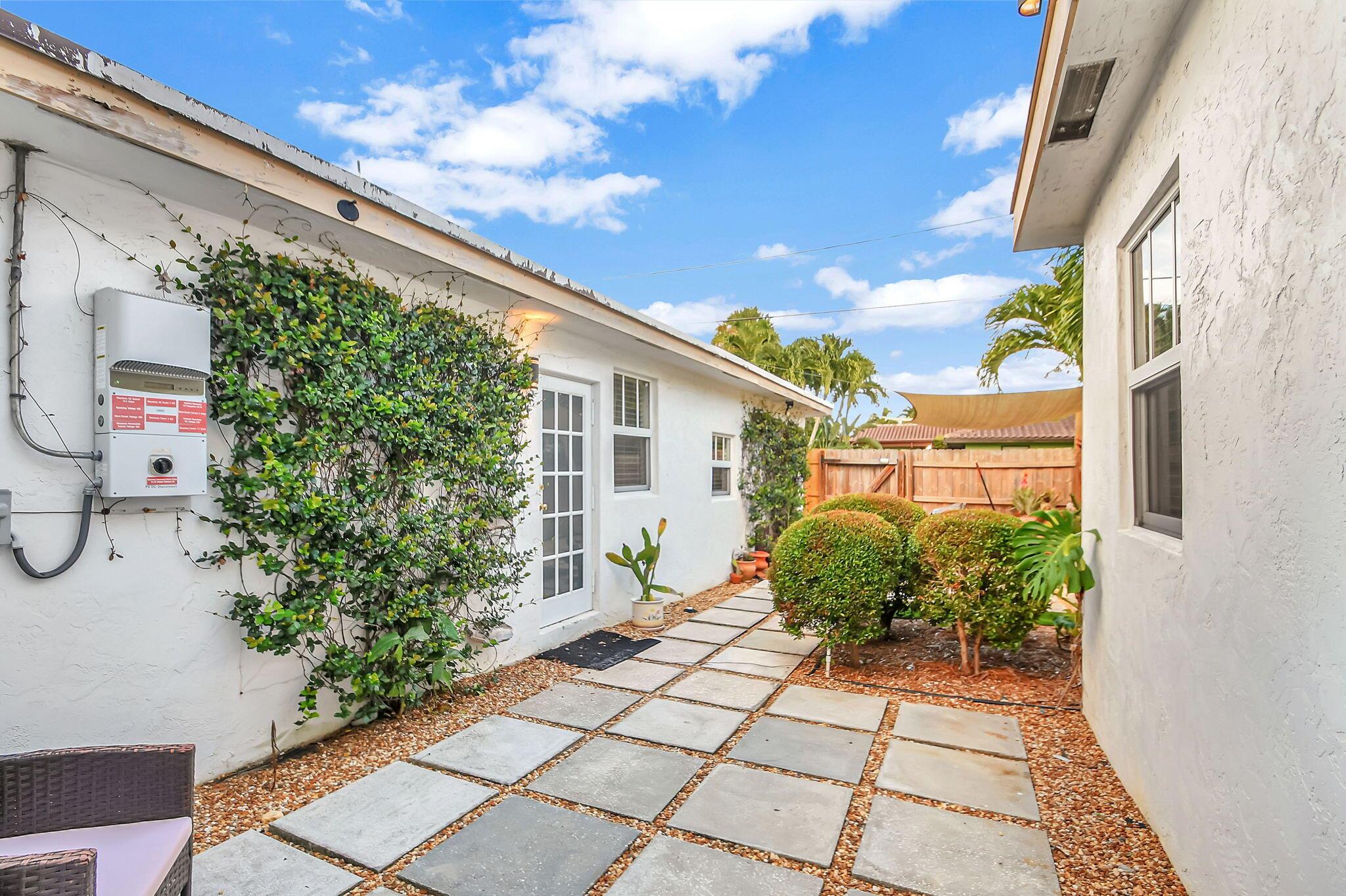 LAKE WORTH TOWN OF - Residential