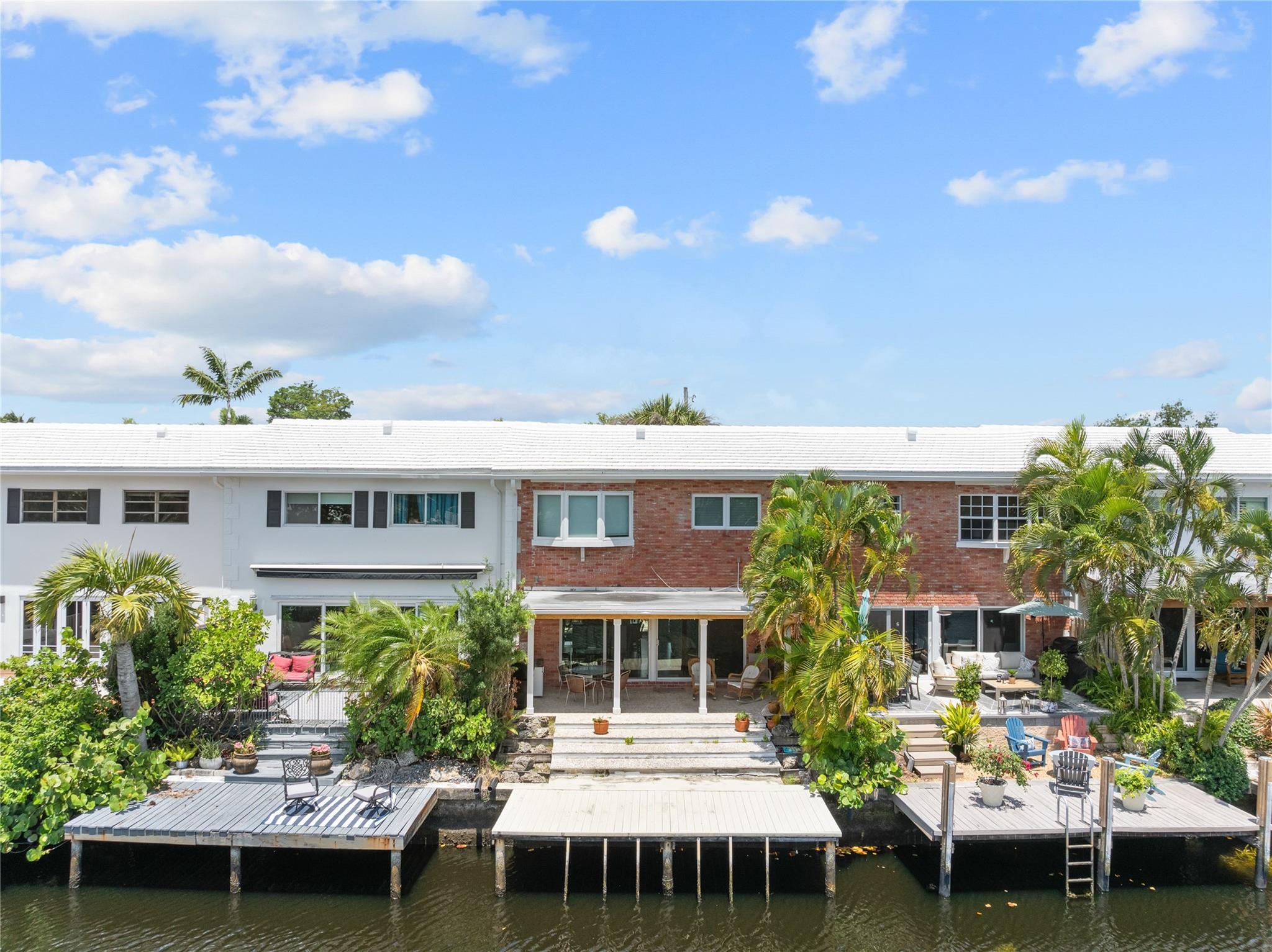 TOWNHOUSE ISLE - Residential