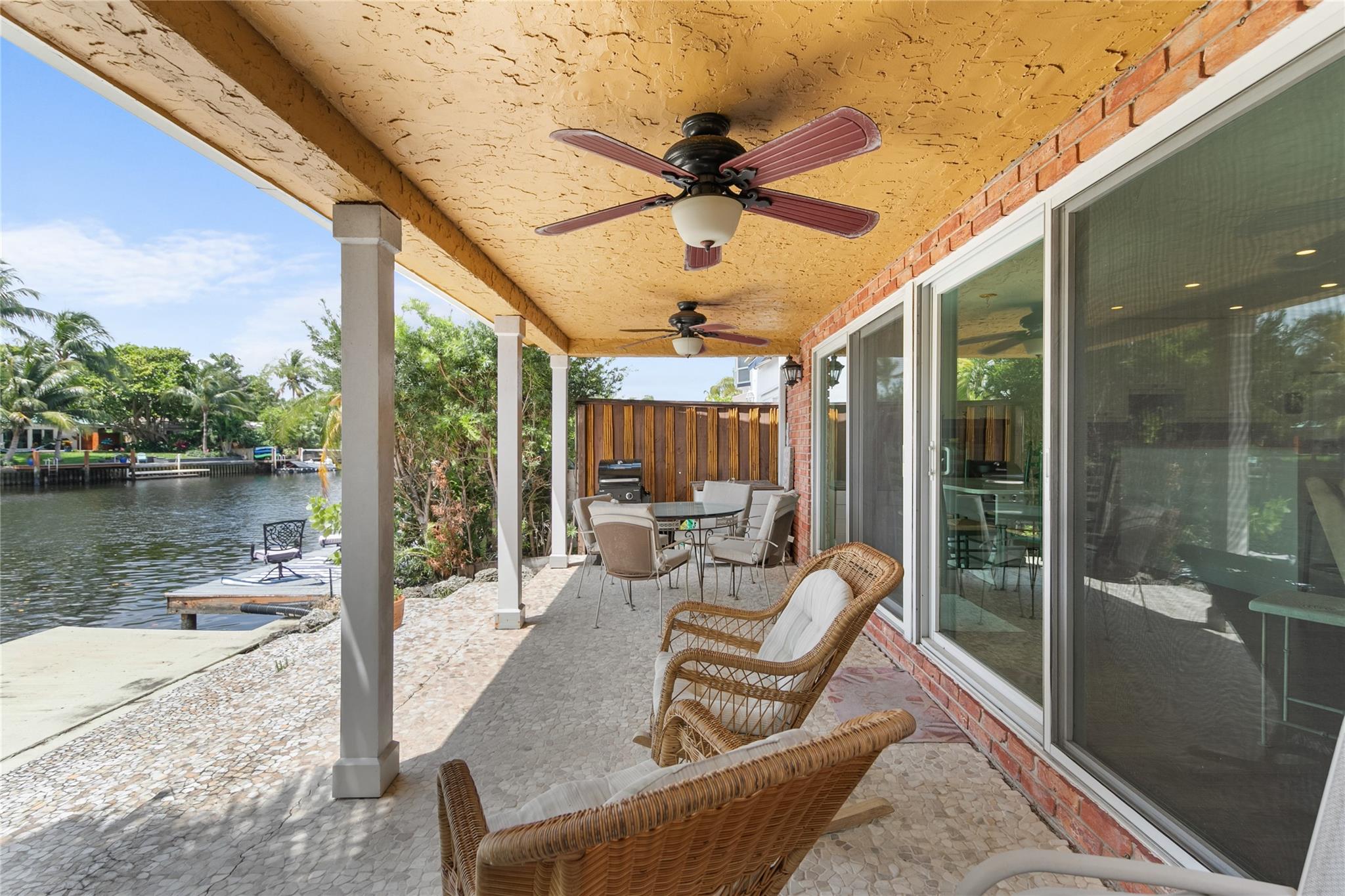 TOWNHOUSE ISLE - Residential