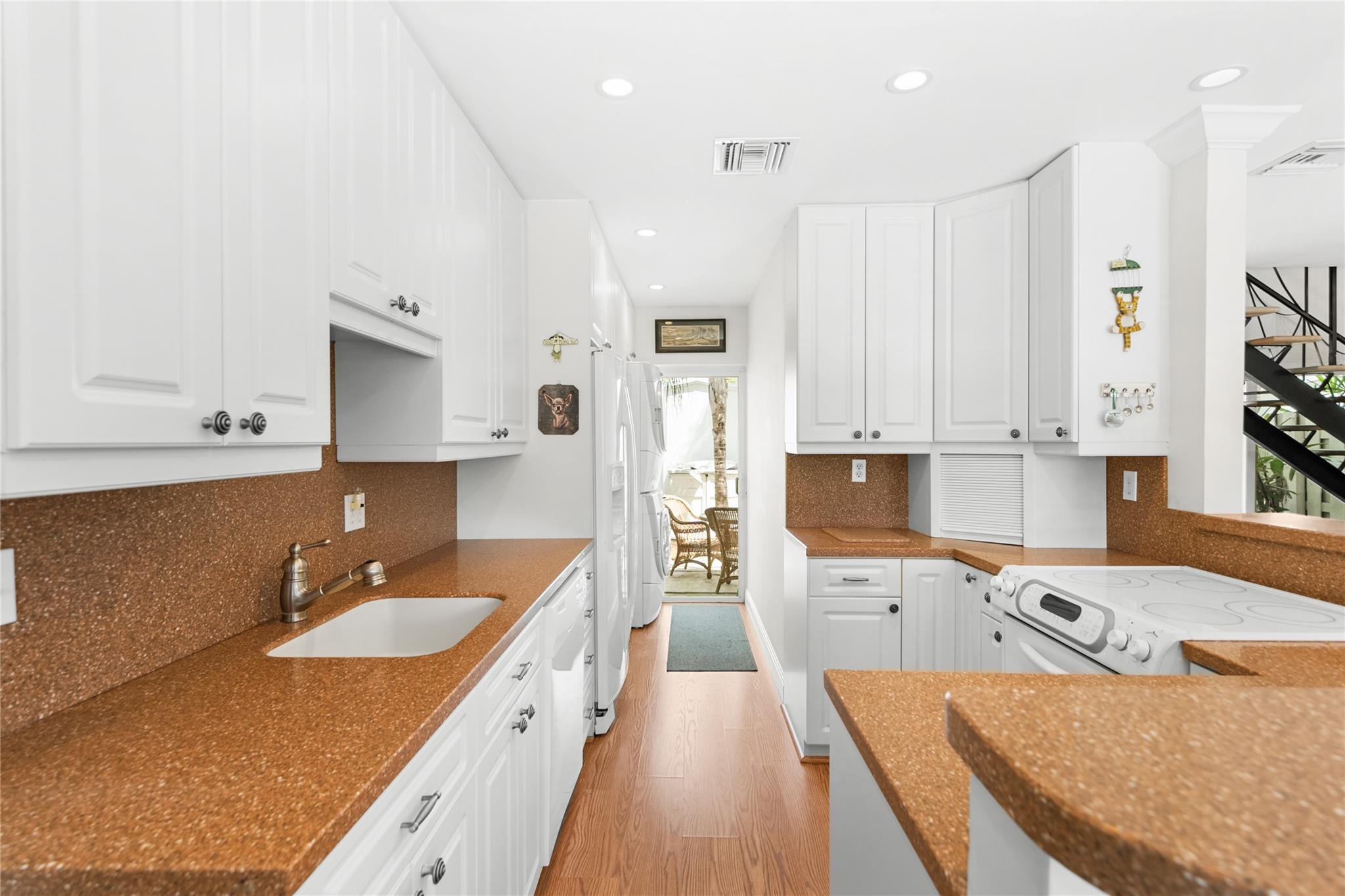 TOWNHOUSE ISLE - Residential