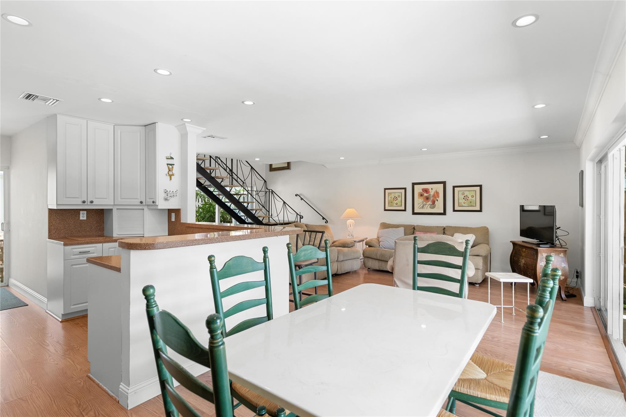 TOWNHOUSE ISLE - Residential