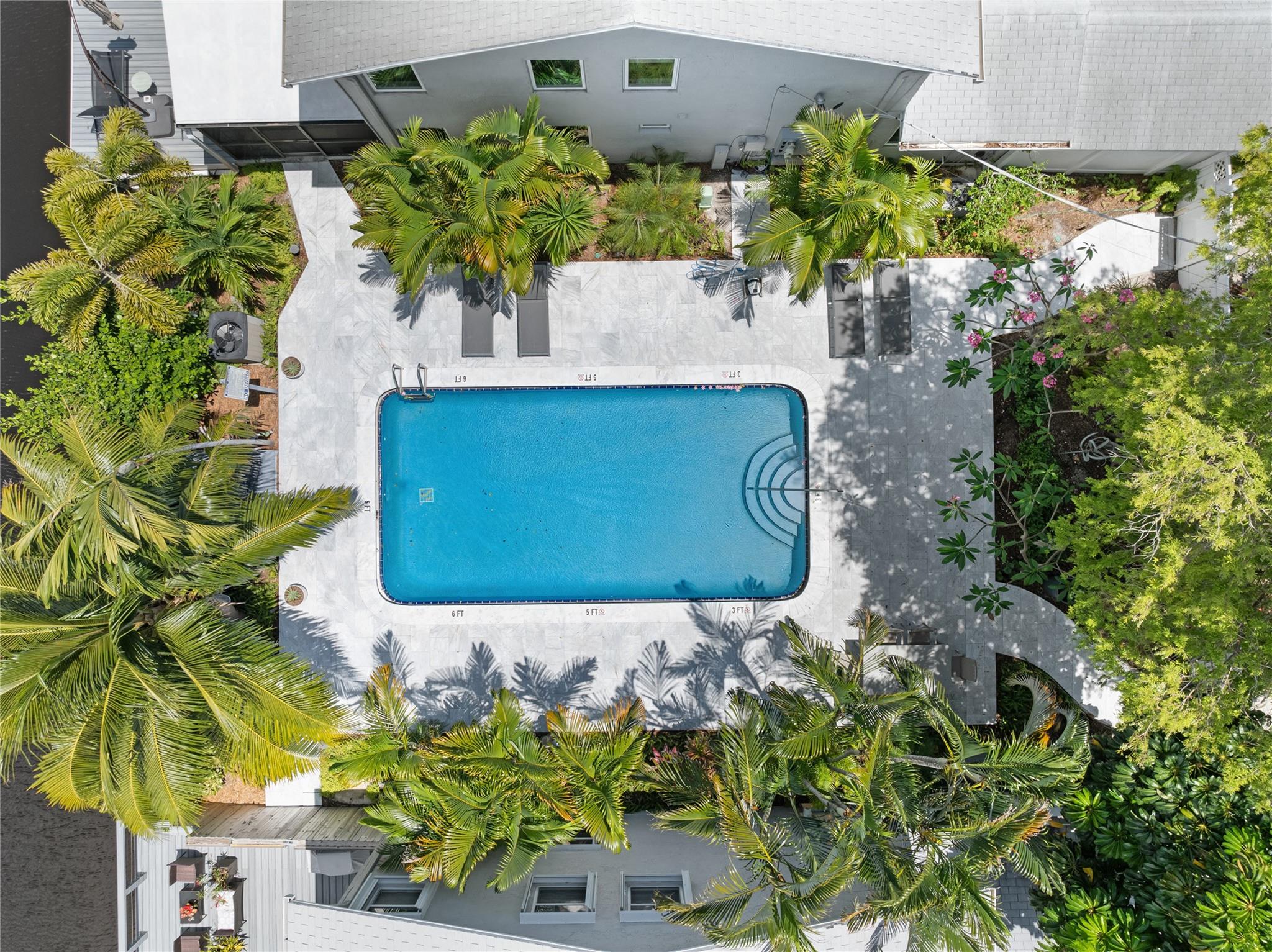 TOWNHOUSE ISLE - Residential